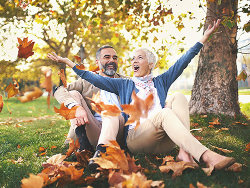 Happy couple enjoying the first days of fall>